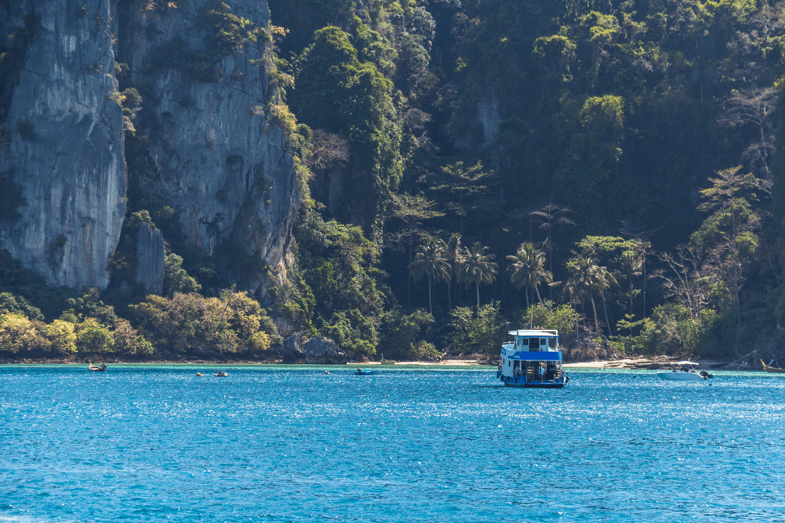 SmartEnPlus Blog: Getting the ferry from Krabi to Koh Phi Phi by Andaman wave master