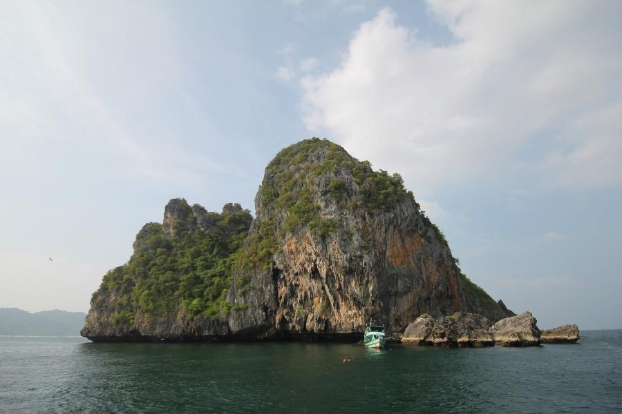 SmartEnPlus Blog: 🚌 Transportation Guide: From Khao Sok to Trang — Easy Transfers & Island Getaways!