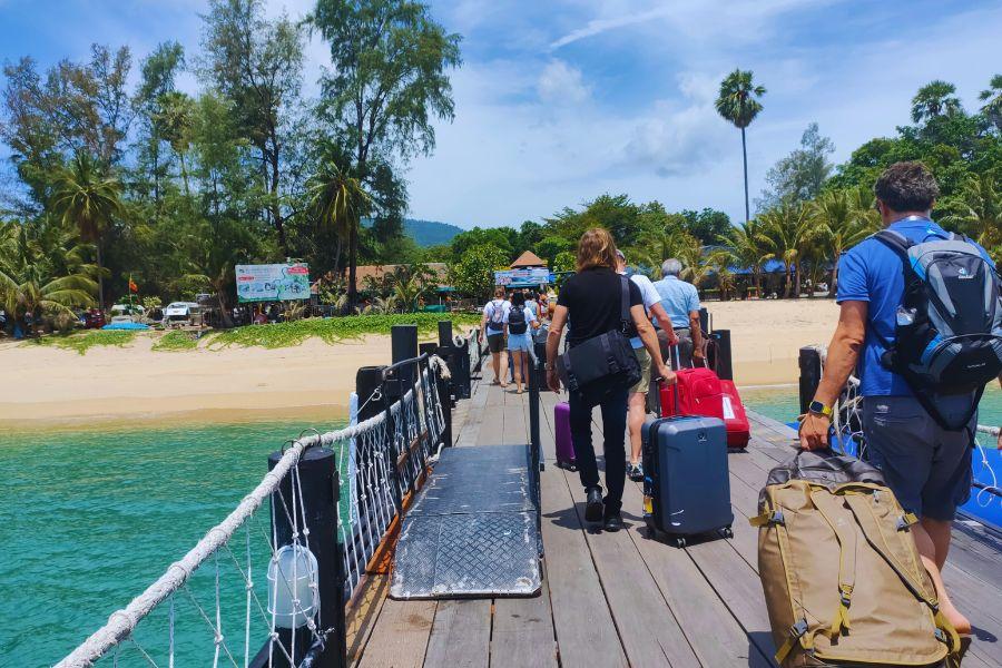 Real Traveler Experiences: Stories and Reviews from the Lipe to Koh Samui Route