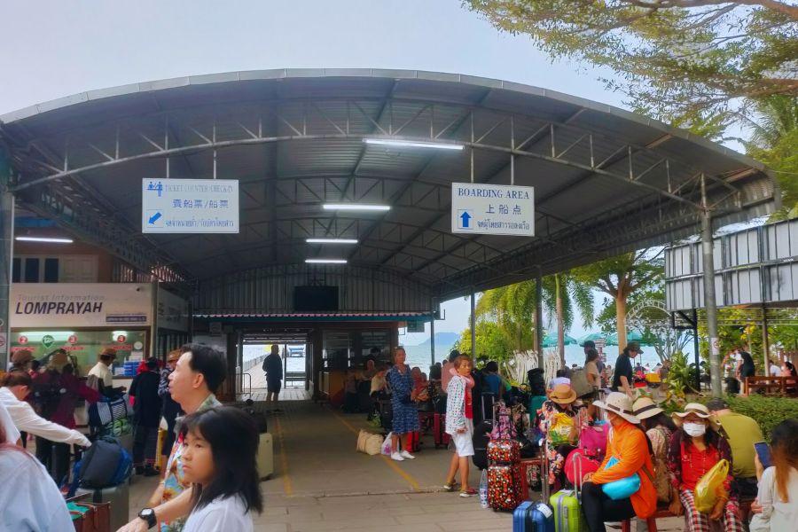 How to Get from Chumphon to Koh Tao (2025 Guide)