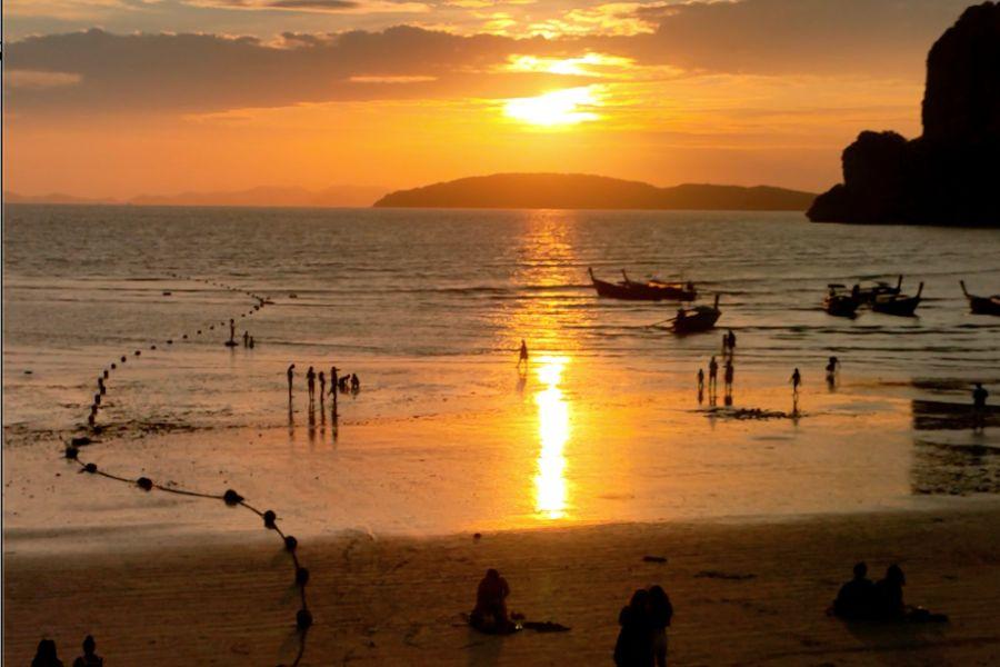 Best Point to See the Sunset at Amazon Cafe, Railay Bay