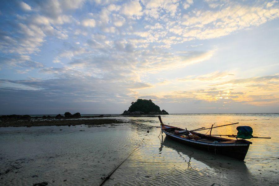 SmartEnPlus Blog: Resorts with Sunset Viewpoints on Koh Lipe