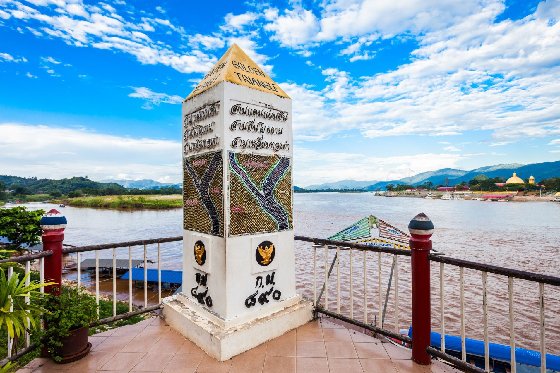 Chiang Rai to Chiang Mai any hotel Sightseeing Transfer with White Temple, Blue Temple, Black House & golden triangle (10 Hours)