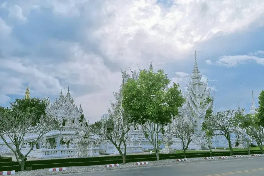 Reviewing the Convenient Route from White Temple in  Chiang Rai to any hotel in Chiang Mai