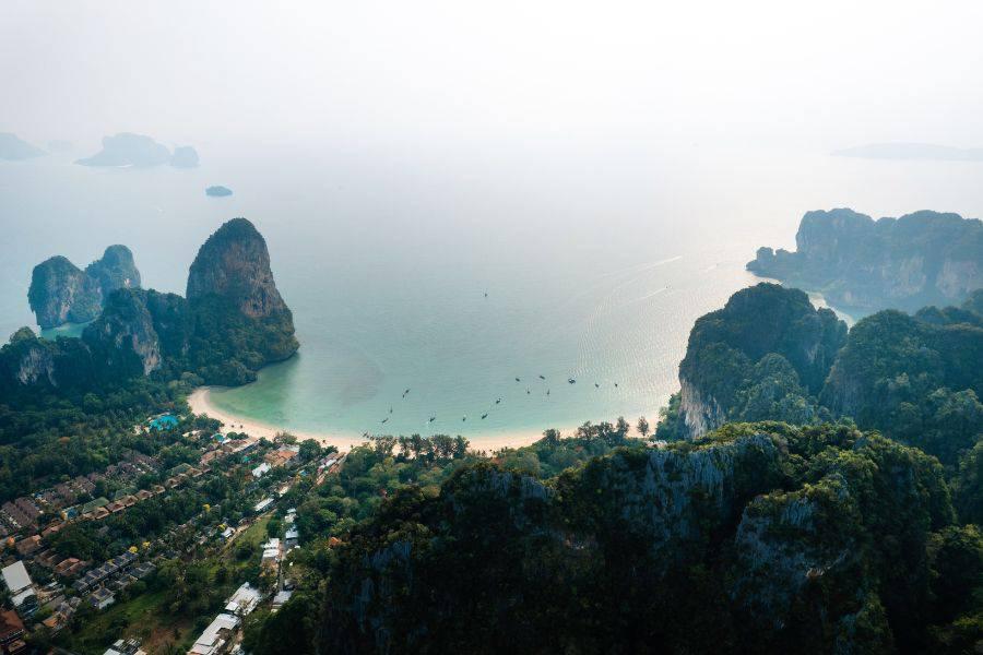 SmartEnPlus Blog: Krabi to Khao Lak by Minivan, Bus, or Taxi: Which Option Is Best for You?