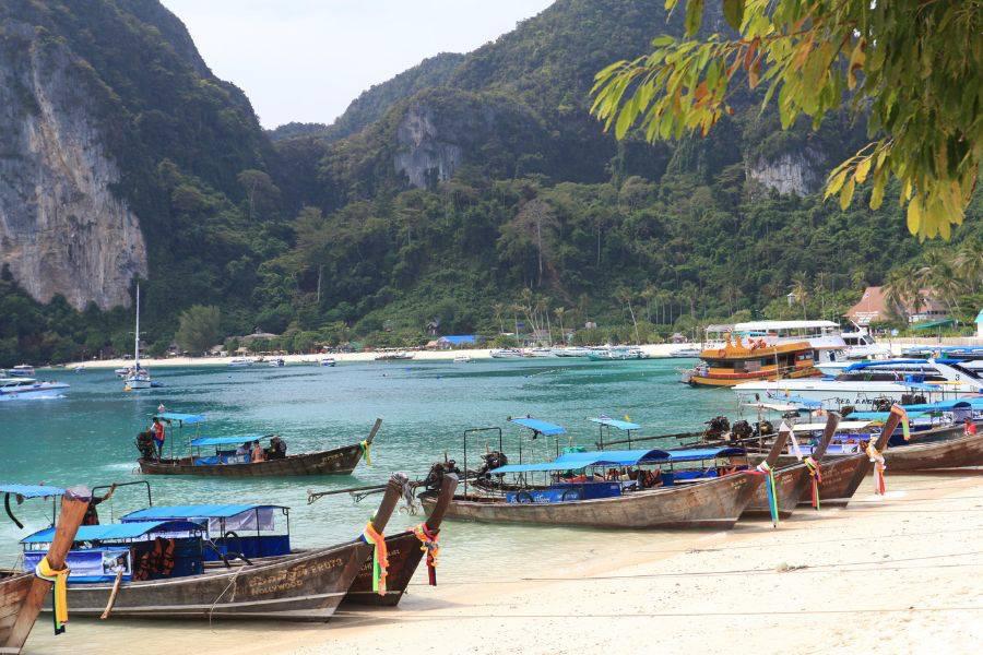 Phuket to Phi Phi Ferry vs Speedboat: Which One Should You Take?
