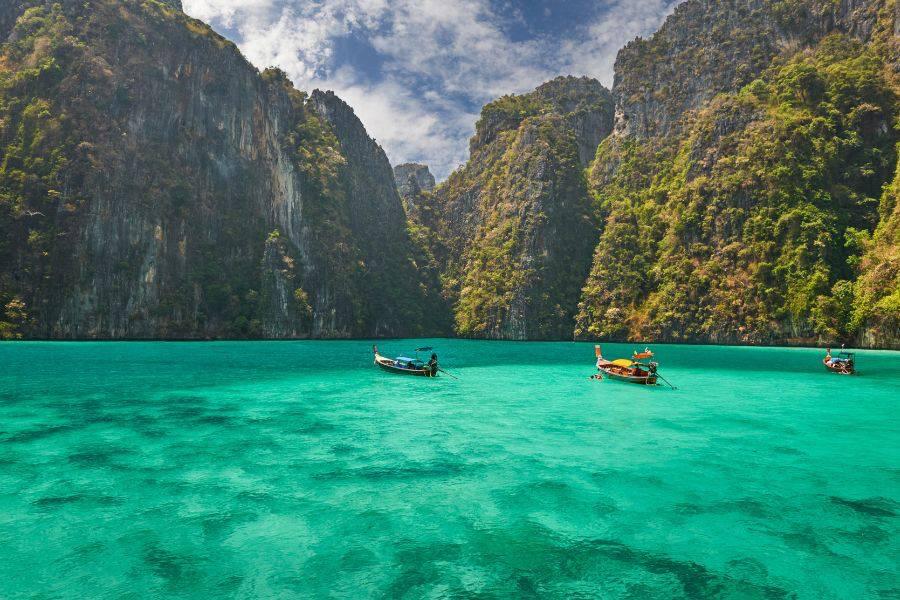 SmartEnPlus Blog: Packing for Paradise: Your Essential Guide to Phuket & Phi Phi Islands (Boat Trip Ready!)