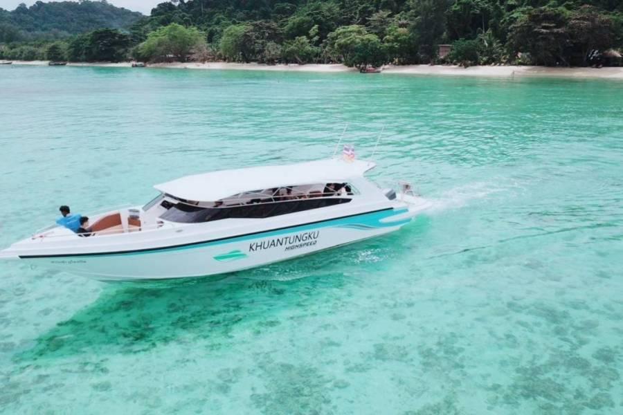 Take the boat from Kuan Tung Ku Pier to Koh Kradan