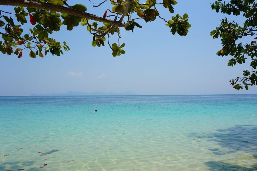 Island Hopping: Explore the Best Stops Between Phi Phi and Koh Lanta