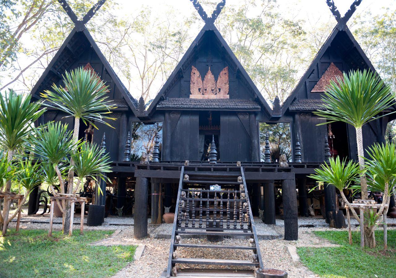 Northern Thailand Travel Etiquette: Cultural Tips Every Tourist Should Know