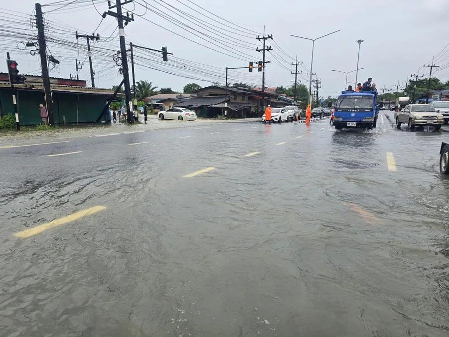 SmartEnPlus Blog: Flash Floods Hit La-ngu, Satun – Authorities Issue Urgent Evacuation Alert
