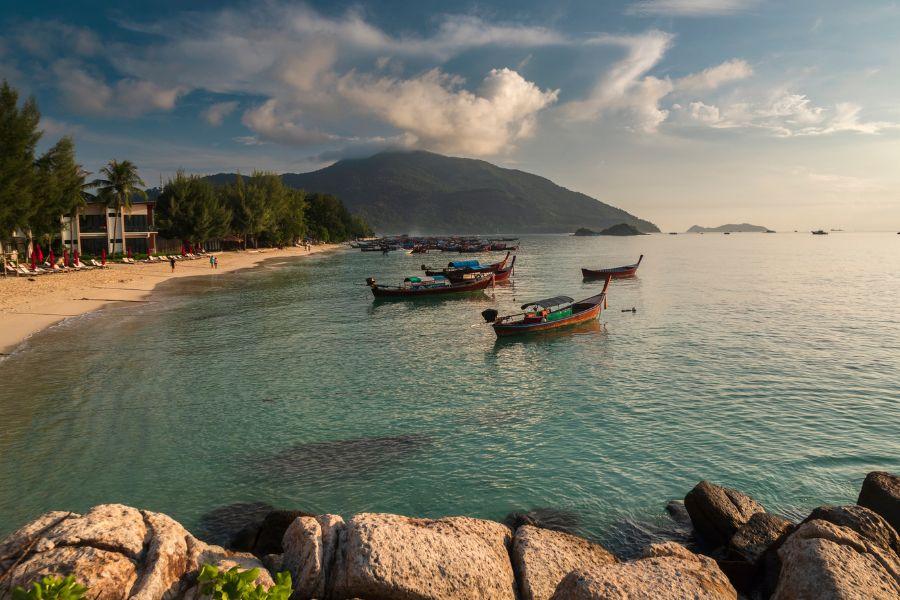 SmartEnPlus Blog: Differences Between Sunrise, Sunset & Pattaya Beach Areas on Koh Lipe