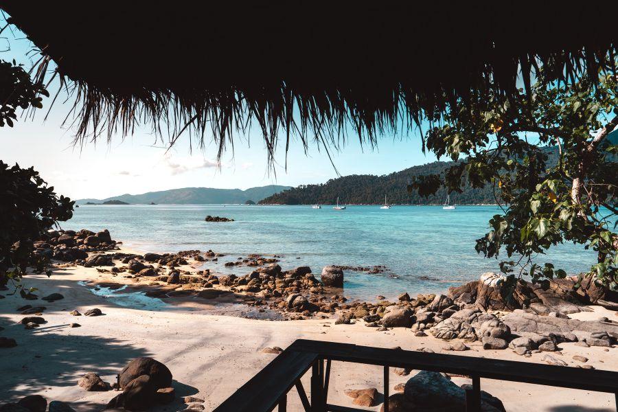 SmartEnPlus Blog: Best Beachfront Resorts in Koh Lipe