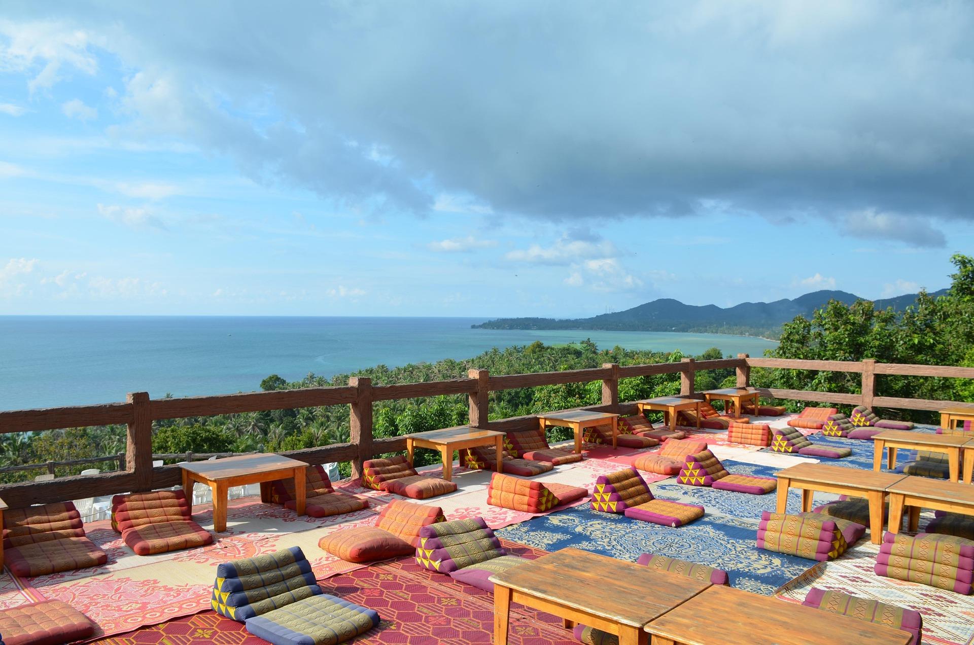 SmartEnPlus Blog: Must-Visit Bars on Koh Lipe